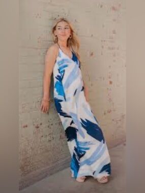 Like New Nicole Miller Blue & White Printed Halter Maxi Dress Size XL